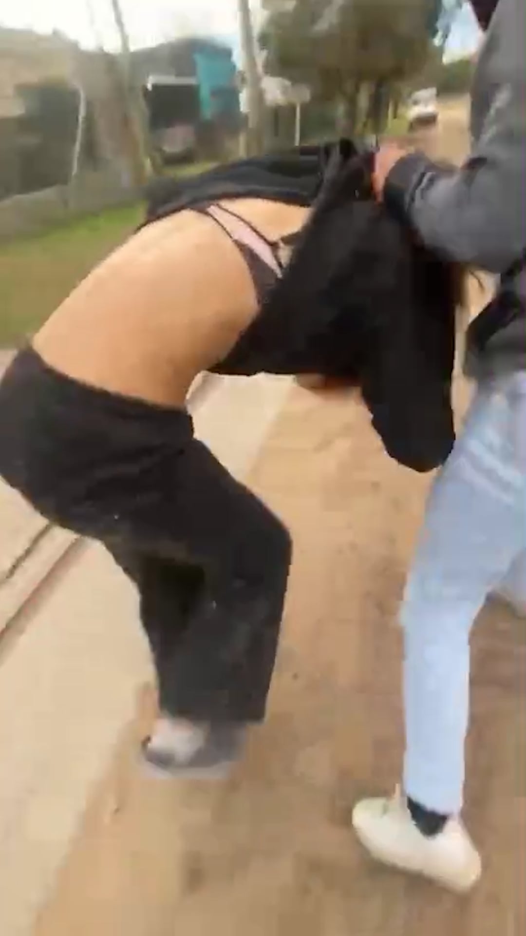 Al final de la golpiza le sacaron el buzo