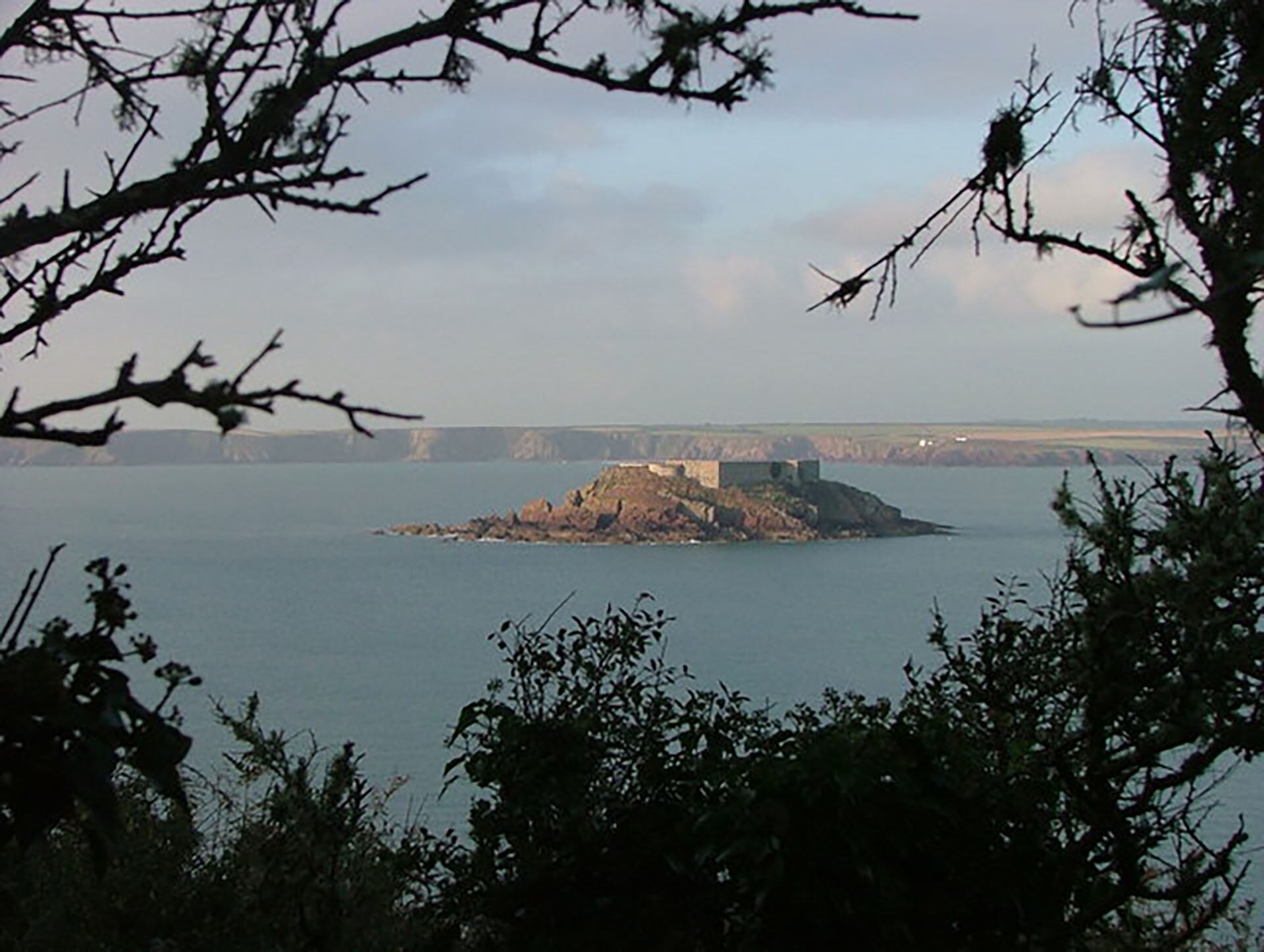 Se vende una isla en Gales (Wikipedia)