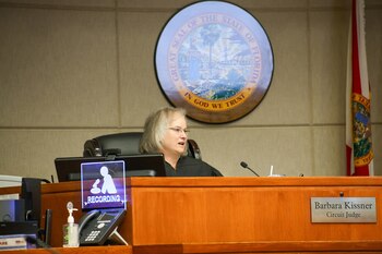 Bill Gladson, fiscal del caso,