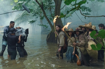 La primera parte de la serie muestra la exploración de José Arcadio para encontrar un territorio para construir Macondo