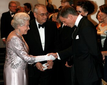 FILE PHOTO: Britain's Queen Elizabeth (L) meets actor Daniel Craig during the world premiere of the latest James Bond movie "Casino Royale" at the Odeon cinema in Leicester Square in London November 14, 2006. REUTERS/Stephen Hird (BRITAIN)/File Photo