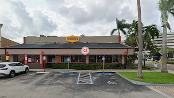 El histórico Denny’s de Biscayne Boulevard en Miami cierra tras 55 años de servicio