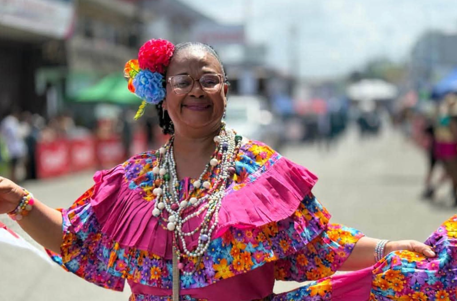 El desfile permitió mostrar distintas expresiones de baile y vestimenta vinculadas con la herencia afrocaribeña de Costa Rica. Crédito: ANDE