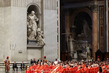 Los cardenales en la misa
