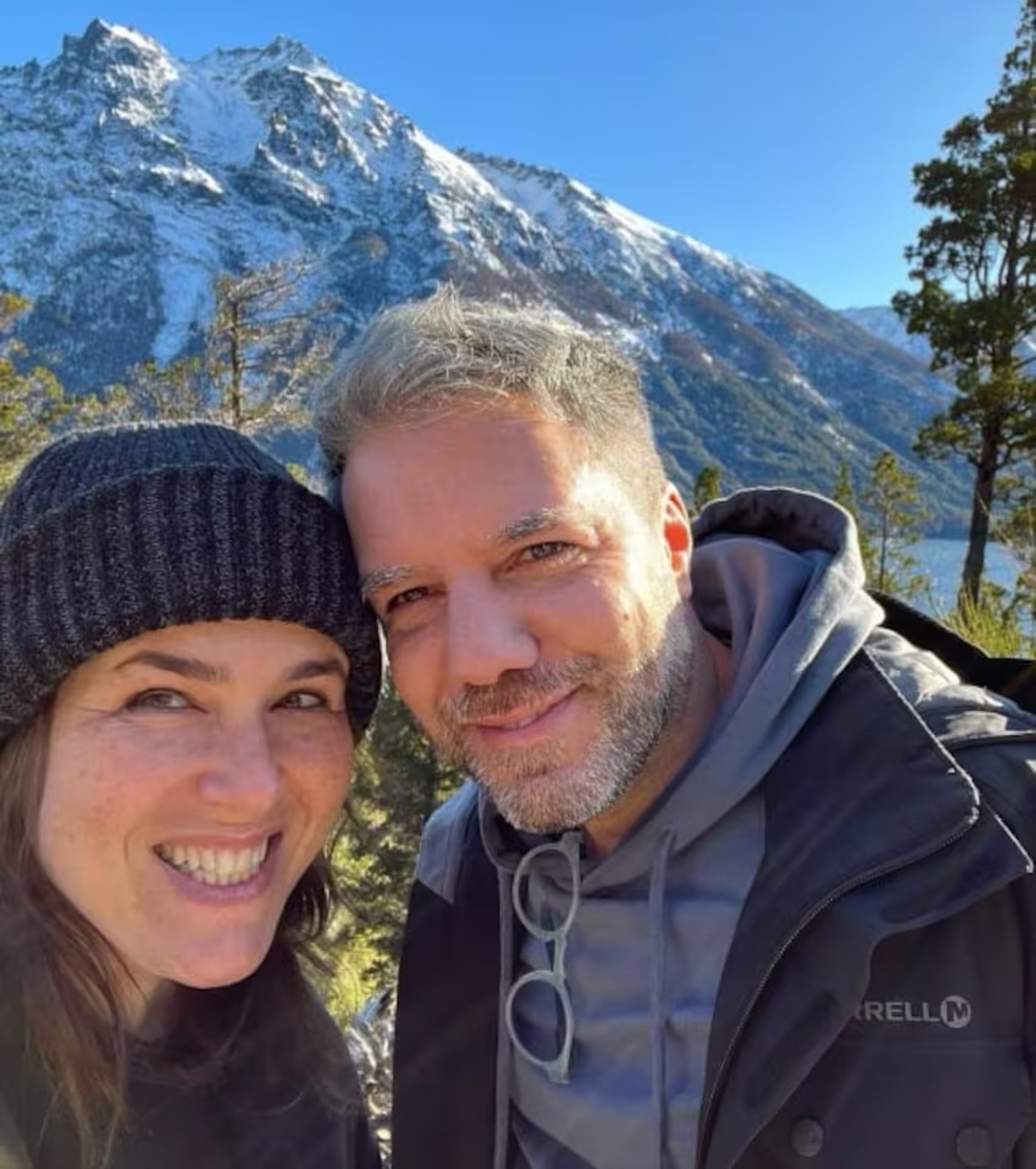 Malena Guinzburg y su novio, el diseñador Adrián Montesoro, padre de dos hijas y líder de una compañía online de cursos culinarios