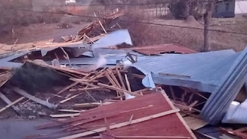Techos volados y ráfagas de hasta 100 km/h: un fuerte temporal de viento provocó destrozos en varias provincias