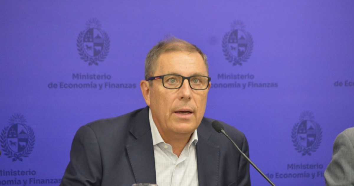 Uruguay: Peso en Cima Mundial, Gobierno Actúa con Urgencia