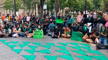 Las manifestantes renombraron a la