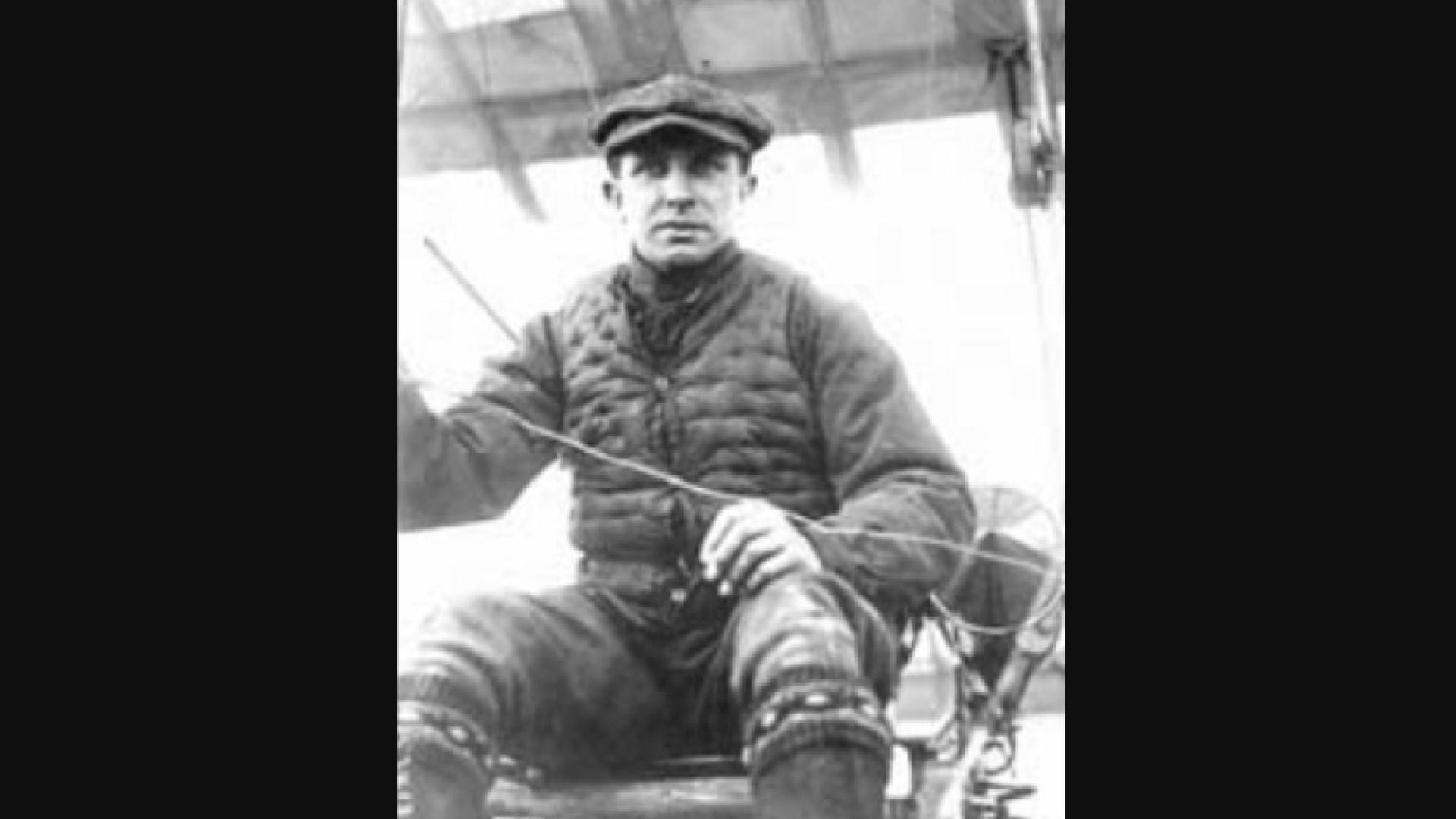 En este día el Perú llora la pérdida de Jorge Chávez Dartnell, quien, tras cruzar los Alpes, fallece por un accidente aéreo, siendo recordado como un pionero y héroe de la aviación civil. (Andina)