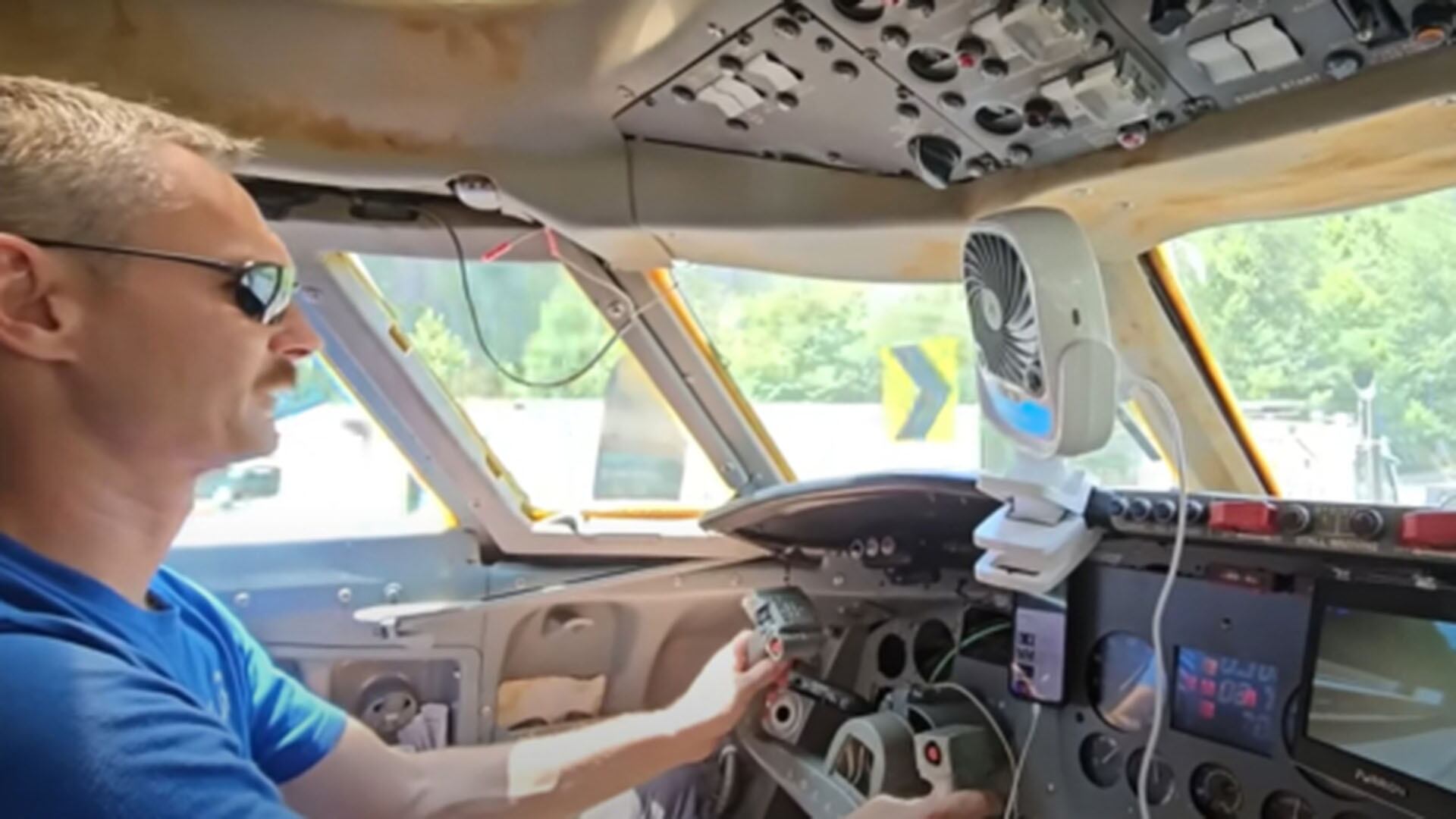 Jimmy Webb compró el jet en una subasta en 2023 y descubrió que restaurarlo como avión funcional costaría más de 6 millones de dólares (YouTube / Jimmys World)