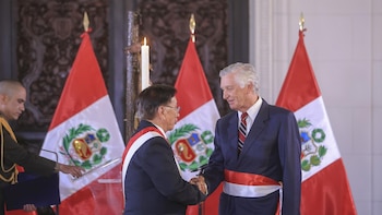 Perú nombra al diplomático Carlos Pareja nuevo ministro de Exteriores en plena polémica por la compra de cazas F16