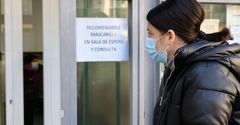 Una mujer va al centro