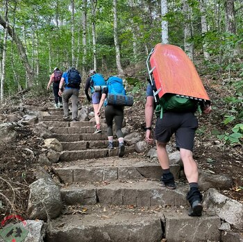 Los rescatistas caminaron cuesta arriba