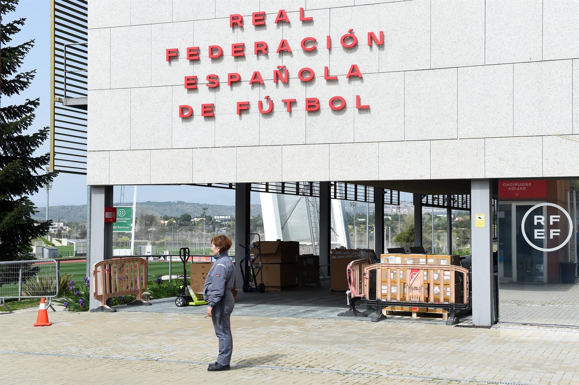 La RFEF aloja en la Ciudad del Fútbol a familias afectadas por los incendios de Madrid y Castilla y León