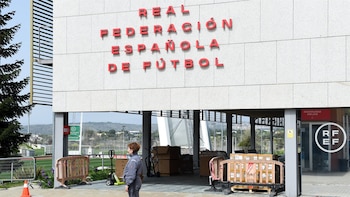 La RFEF aloja en la Ciudad del Fútbol a familias afectadas por los incendios de Madrid y Castilla y León