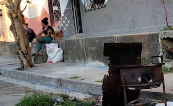 Cocinando en la calle - Familias cubanas sin gas licuado, Cuba - Cortesia Food monitor program