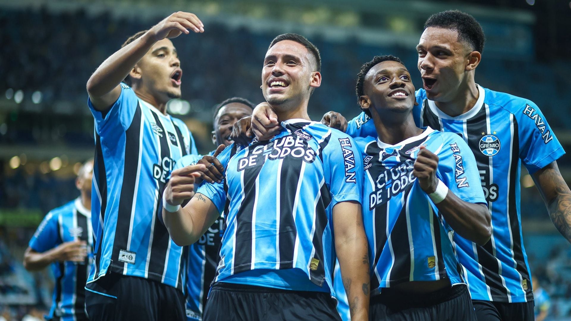 Erick Noriega brilló con Gremio al concretar su primer gol en el Brasileirao frente a Atlético Mineiro