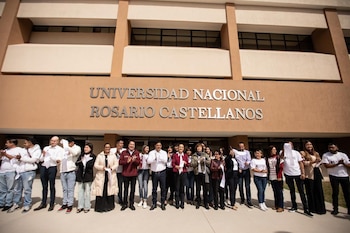 Un grupo diverso de personas,