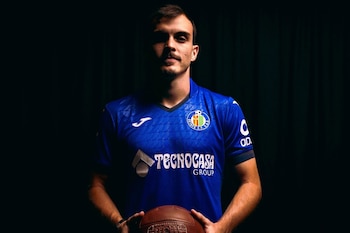 18/08/2026 El centrocampista español Francho Serrano vistiendo la camiseta del Getafe CF en el anuncio de su fichaje.
ESPAÑA EUROPA MADRID DEPORTES
GETAFE CÑUB DE FÚTBOL