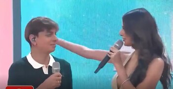 Suheyn Cipriani quedó sorprendida por respuesta de Janet Barboza al promocionar su podcast EN VIVO. Captura: América Hoy.