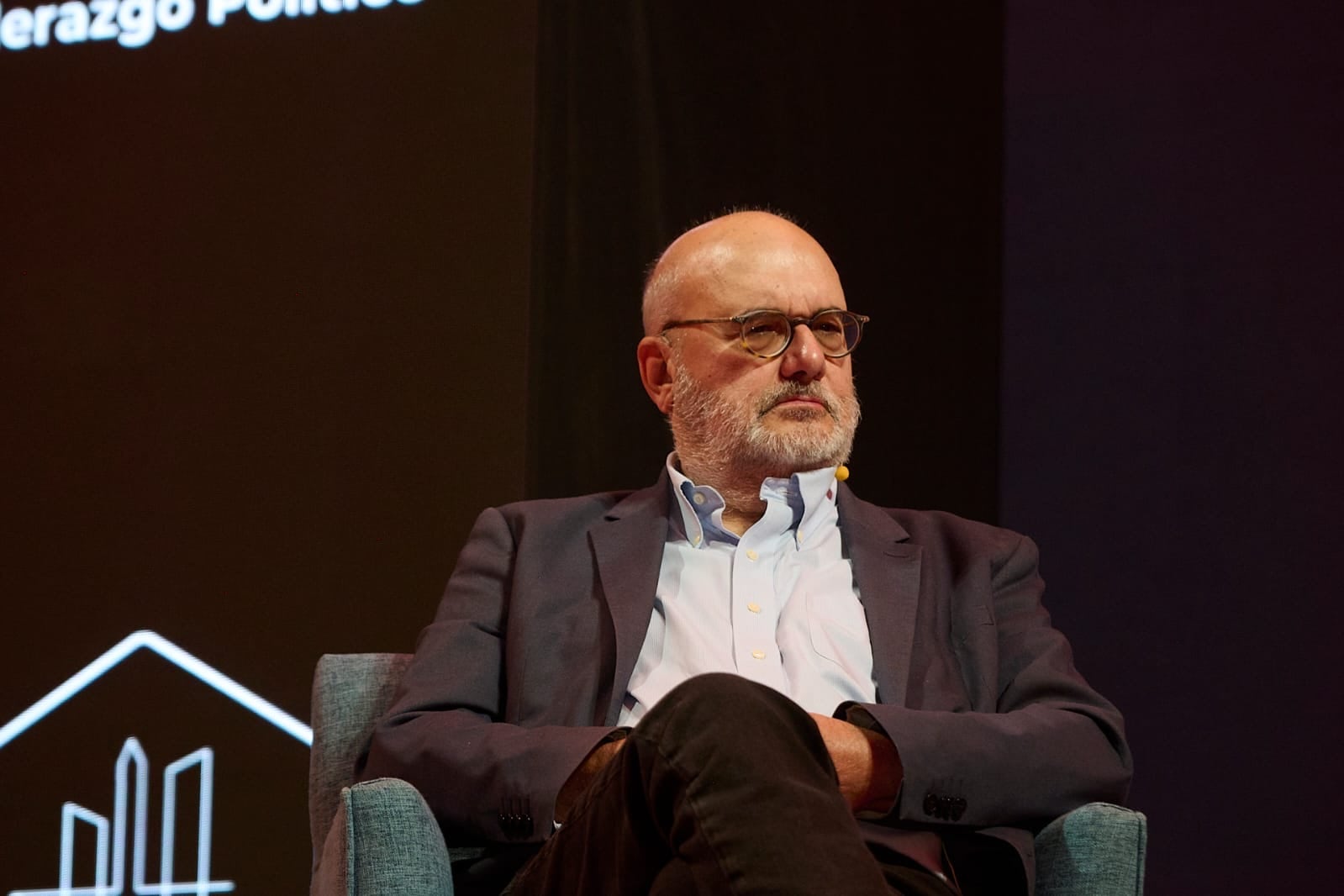 El economista Branko Milanović encabeza una conferencia sobre la transformación económica global en la sede del Centro de Investigación y Acción Social en la Ciudad de Buenos Aires.