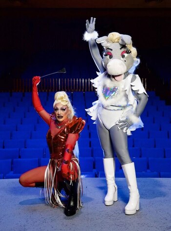 Burrita Burrona junto a su