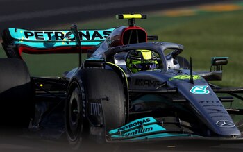 Formula One F1 - Australian Grand Prix - Melbourne Grand Prix Circuit, Melbourne, Australia - April 10, 2022 Mercedes' Lewis Hamilton in action during the race REUTERS/Loren Elliott