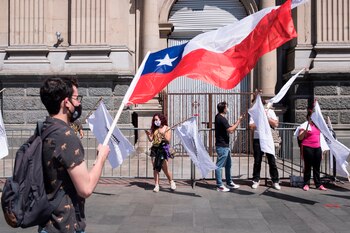 Extranjeros residentes en Chile protestan