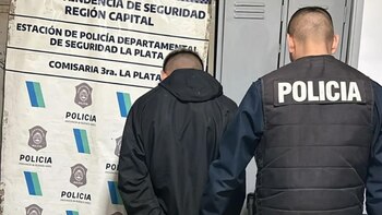 Detuvieron a un menor de edad por disparar al aire durante un velatorio tumbero en La Plata