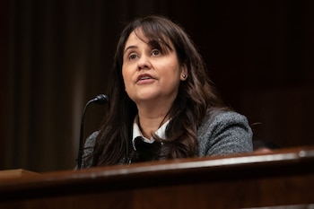 Ana de Alba fue designada jueza del Noveno Circuito por el presidente Joe Biden en 2022. Es la primera latina en ocupar ese cargo por el Distrito Este de California (REUTERS/Nathan Howard)