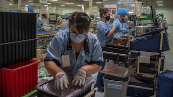 El 52% de los trabajadores mexicanos desempeñan sus labores sin seguro social ni prestaciones, señala estudio de la OIT