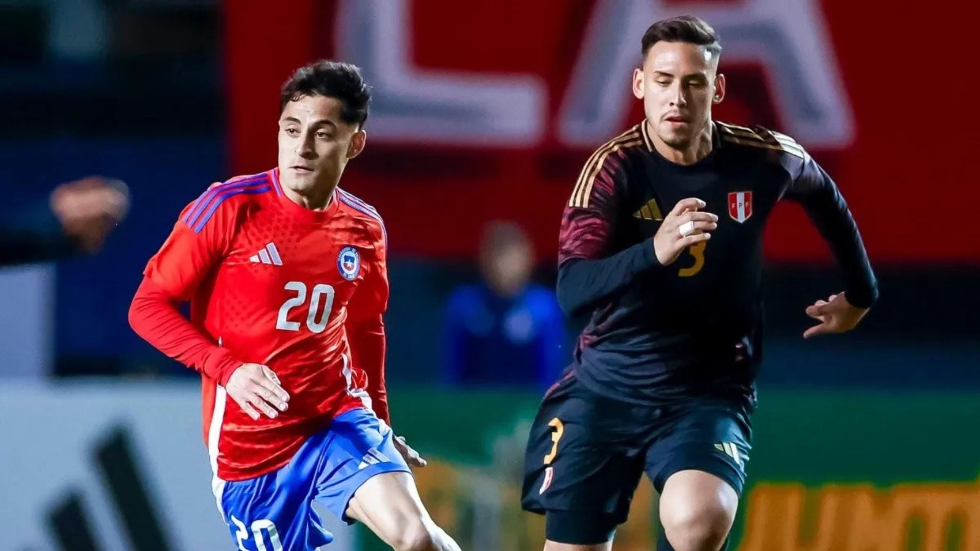 Perú y Chile se enfrentaron hace un mes en La Florida, Santiago. - Crédito: AFP