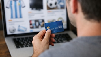 Inteligencia artificial ya influye en las compras de más de la mitad de los consumidores en Colombia y la región, según estudio