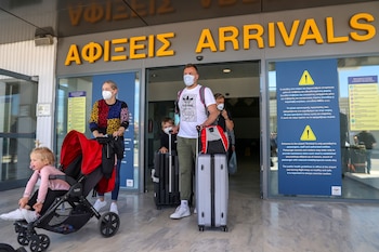 Pasajeros suizos y alemanes arriban