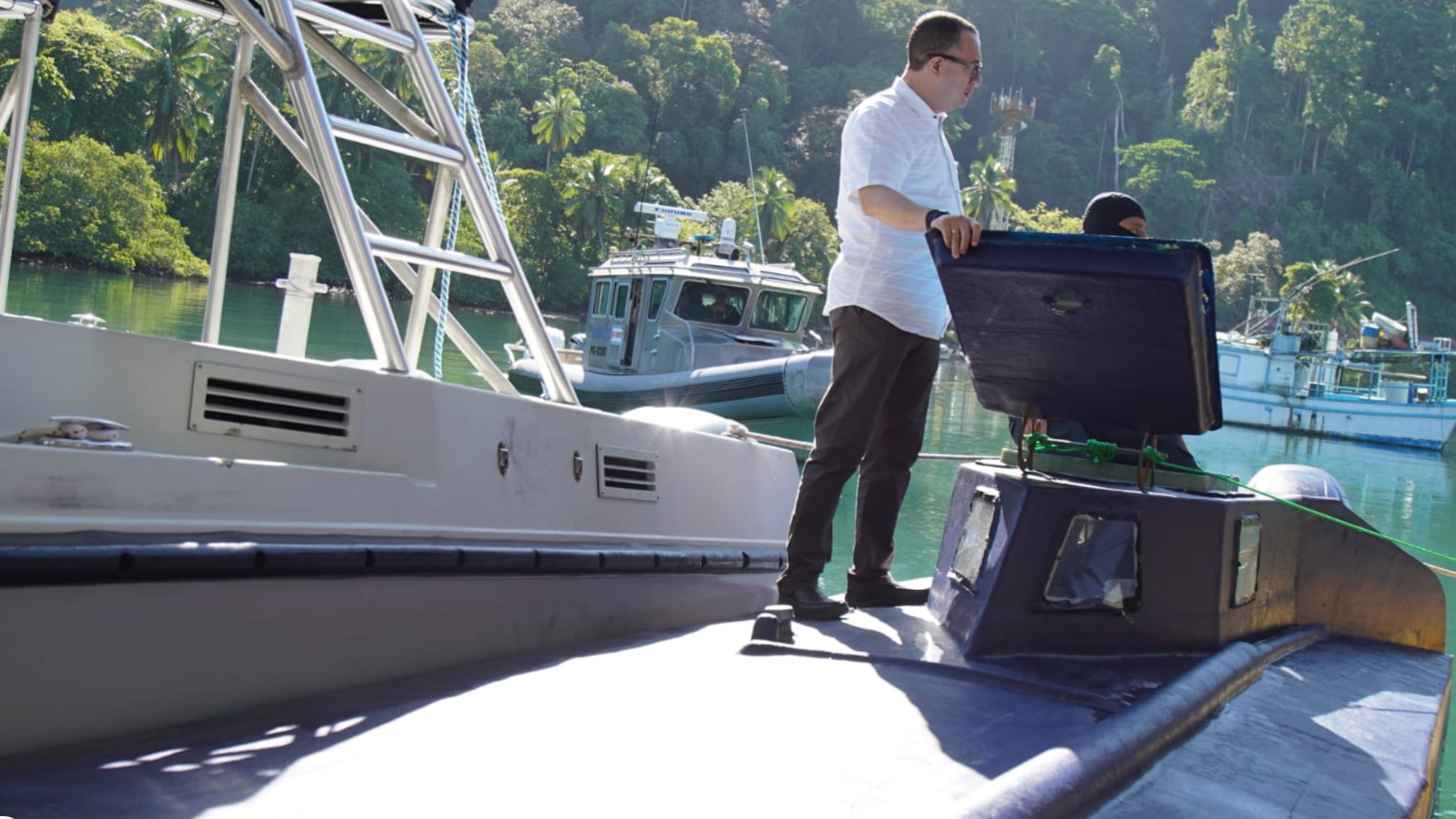El ministro Gerald Campos Valverde destaca el operativo como el mayor decomiso de drogas a bordo de una nave de este tipo en Costa Rica. Crédito: Ministerio de Seguridad Pública