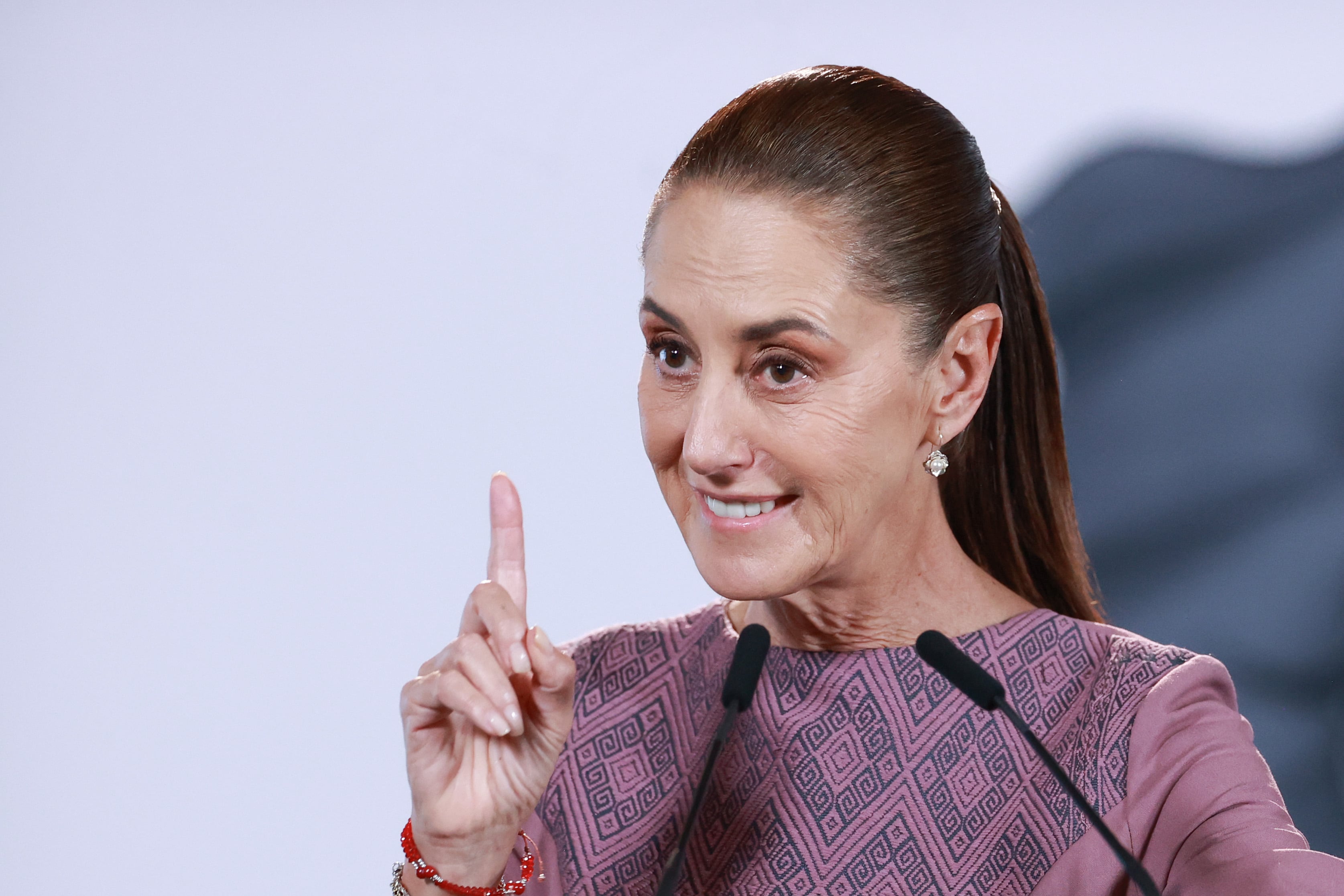 La presidenta Claudia Sheinbaum citó el artículo 62 de la Constitución de Nayarit para revisar los requisitos de elegibilidad en la entidad. EFE/ Mario Guzmán