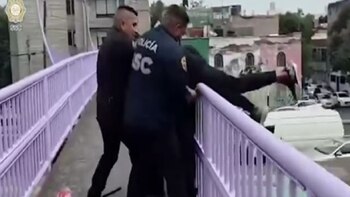 Rescate puente peatonal viaducto Miguel Alemán alcaldía Benito Juárez CDMX suicidio