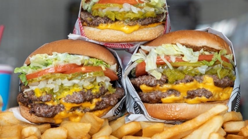 Las advertencias en menú buscan reducir inequidades en salud, beneficiando especialmente a comunidades de bajos ingresos y color en Nueva York (Foto: Fatburger)