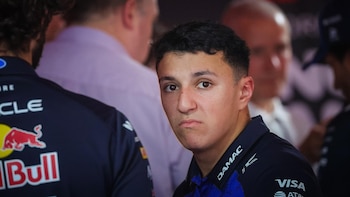El piloto francés Isack Hadjar, duda para el Gran Premio de Países Bajos por una lesión en la muñeca