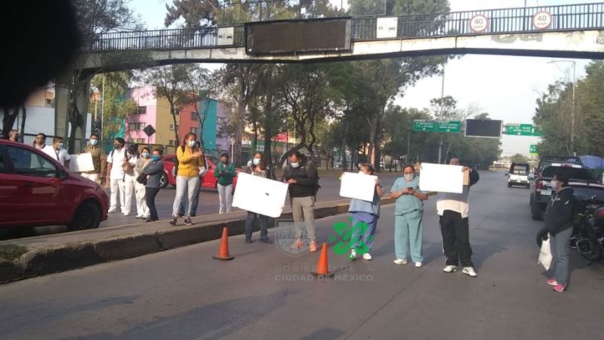 Personal médico de La Raza se manifestó por falta se insumos (Foto: Twitter@OVIALCDMX)