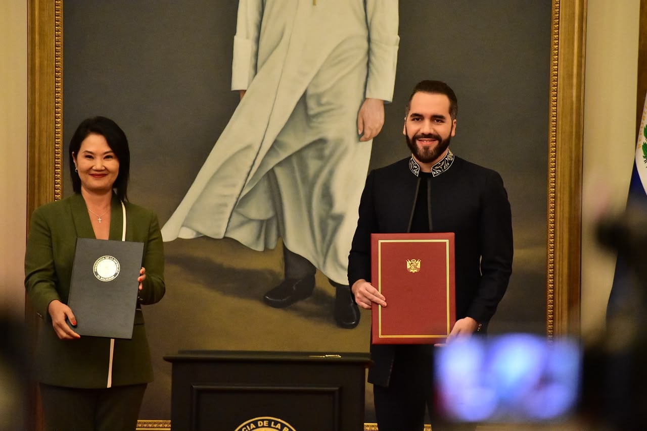Keiko Fujimori participó en la firma de cuatro acuerdos de cooperación entre Perú y El Salvador
(Foto Infobae Centroamérica/ Emerson Del Cid)