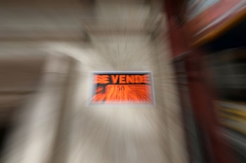 Un cartel de "se vende"