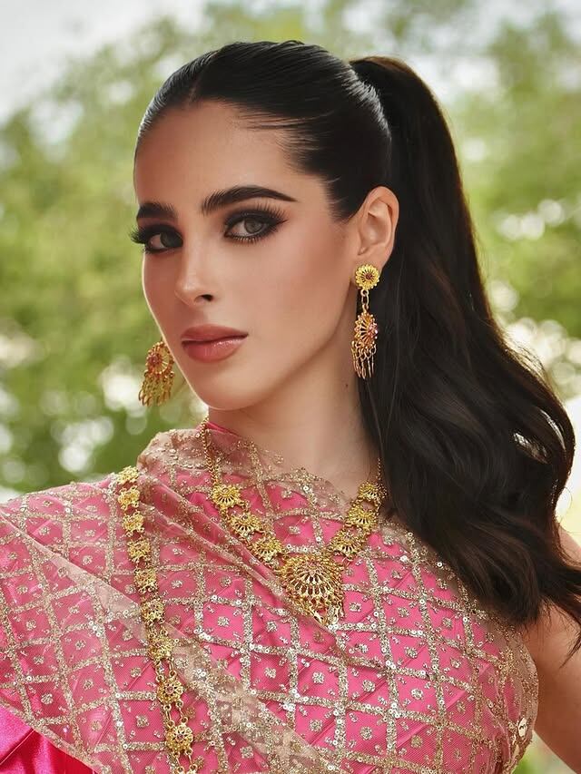 Bajo los reflectores, la mexicana exhibe seguridad y naturalidad durante una sesión fotográfica en Bangkok. (Instagram: fatimaboschfdz)