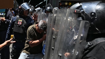 Protesta en Caracas: el régimen chavista dispersó una marcha de trabajadores hacia Miraflores