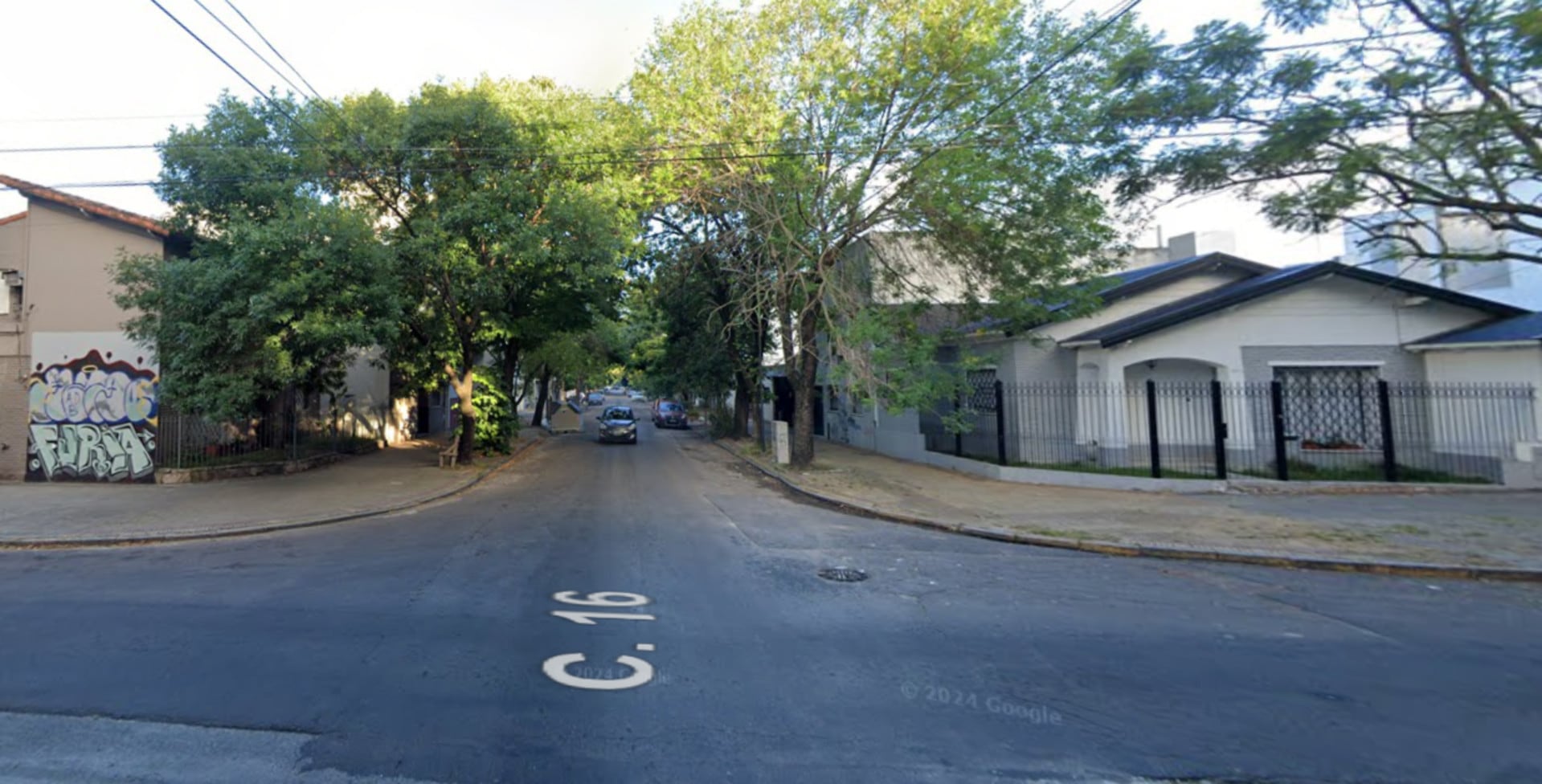 Calle 16 y 59 en La Plata, escenario de un reciente golpe comando contra una desarrolladora inmobiliaria que conmocionó a la ciudad (Foto: Google Maps)