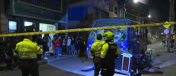 Testigos denunciaron demoras en la atención prehospitalaria y afirmaron que una de las víctimas permaneció más de 40 minutos en el piso antes del traslado - crédito Captura video Noticias Caracol