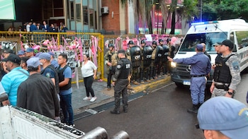 La deliberación del jurado seguirá