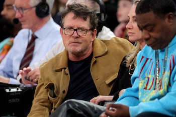 Michael J. Fox desmintió con humor los rumores sobre su muerte tras la difusión errónea de un video de CNN (Credit: Brad Penner-Imagn Images)