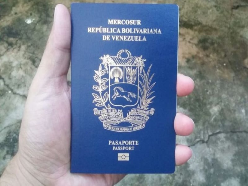 Las autoridades investigan la presunta retención de los pasaportes de las víctimas como parte de los mecanismos utilizados para mantenerlas bajo control. - crédito Embajada de Venezuela en Colombia