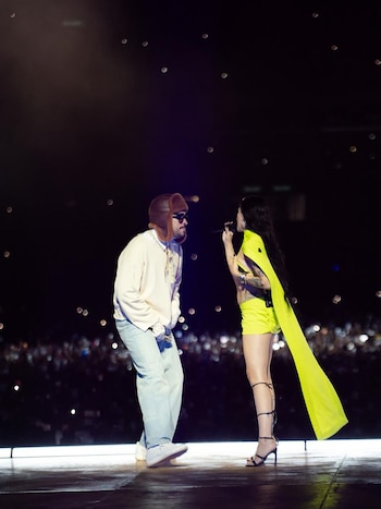 Otro detalle impactante, el look